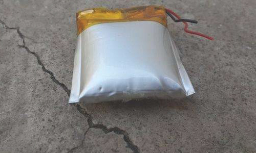 <b>鋰電池鼓包的原因，鋰電池包鼓包了還能用嗎?</b>