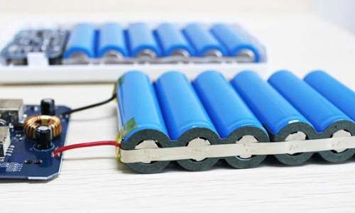 <b>山特UPS電源能用磷酸鐵鋰電池UPS嗎？</b>