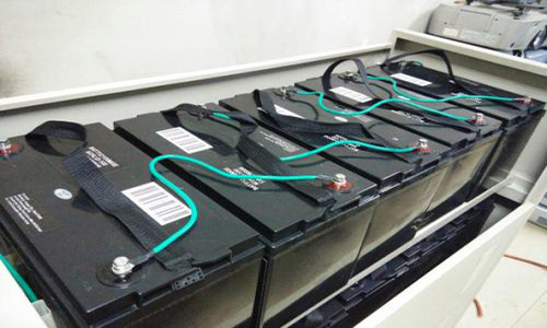 <b>山特小型UPS電池如何維護(hù)檢查與安裝</b>